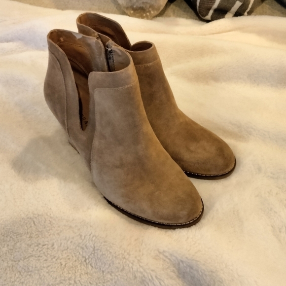 Lucky Brand Yabba Stacked Wedge Ankle Booties - Picture 2 of 6